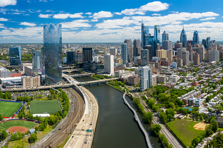 A photo of Philadelphia, showing sky scrapers on both sides of the Schuylkill River